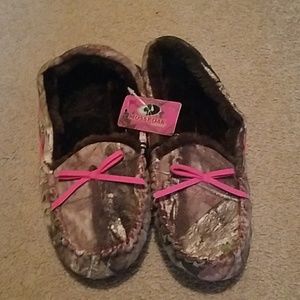 Mossy oak slippers, NWT